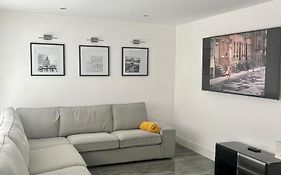 Modern 4 Bed - 10 Mins To Centre
